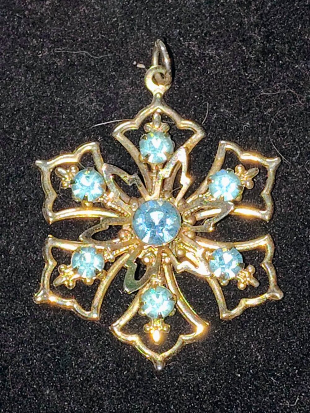 Vintage Gold‑Tone Snowflake Pendant – Light Blue Rhinestones, Openwork Starburst